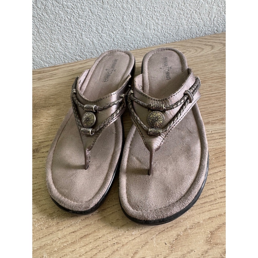 Minnetonka Womens Pewter Metallic Leather Braided Thong Wedge Sandals Size 8 - Picture 2 of 10